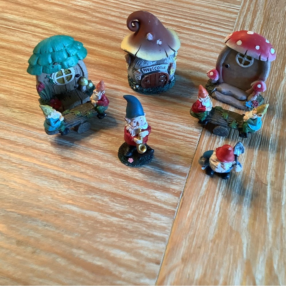 Miniature Gnome Garden Figurine Set - Multicolor